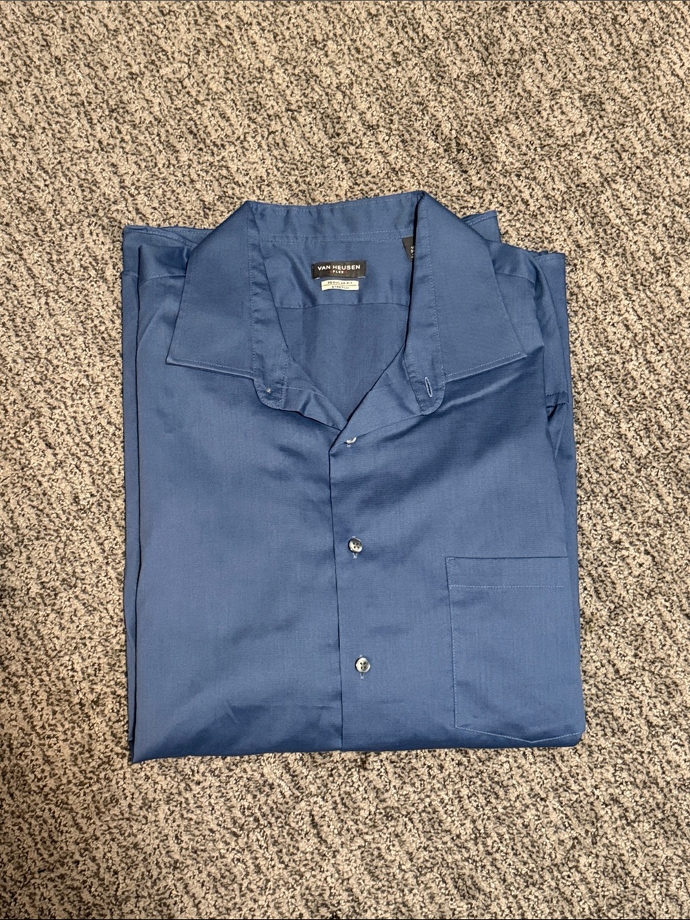 Van Heusen Men's Solid Blue Long Sleeve Button-Down Shirt